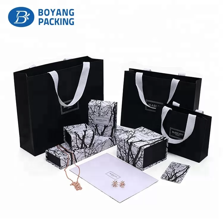 Cardboard magnetic jewelry boxes